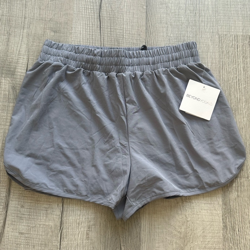 Beyond Yoga Women’s shorts Sz medium New